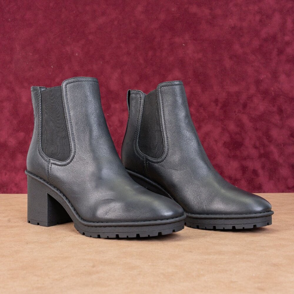 Vince Women Henderson Waterepellent Chelsea Black Leather boots size 9.5EUR 39.5